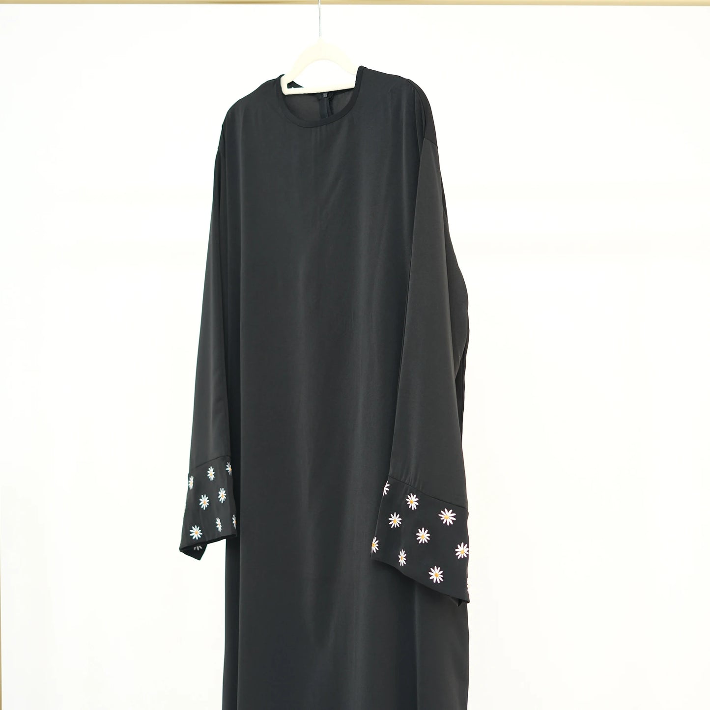 Daisy Embroidered Closed Abaya Muslim Dress Women Loose Islamic Clothing Dubai Turk Gown Modest Kaftan Casual Summer (No Scarf)