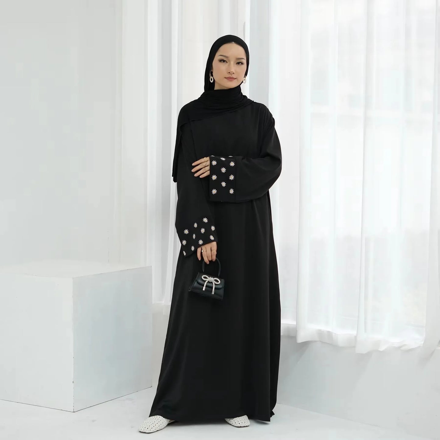 Daisy Embroidered Closed Abaya Muslim Dress Women Loose Islamic Clothing Dubai Turk Gown Modest Kaftan Casual Summer (No Scarf)