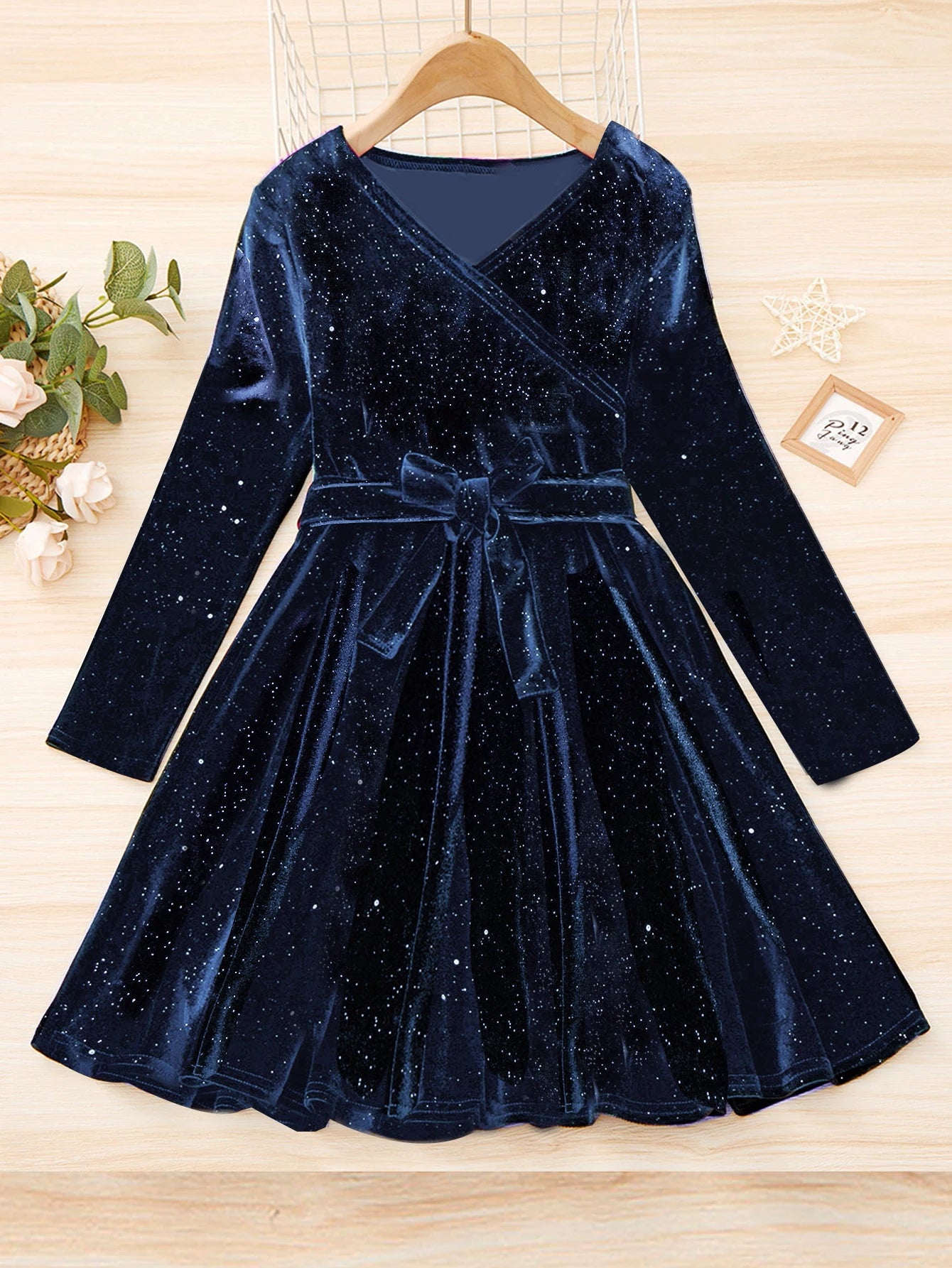 Autumn And Winter Girls Retro V-Neck Long-Sleeved Solid Color Sequined Birthday Party Dress With Belt