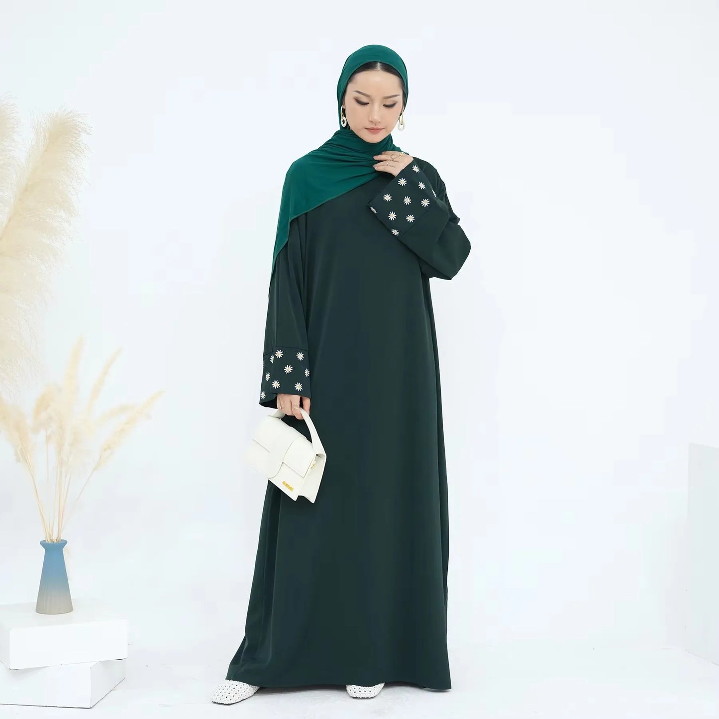 Daisy Embroidered Closed Abaya Muslim Dress Women Loose Islamic Clothing Dubai Turk Gown Modest Kaftan Casual Summer (No Scarf)