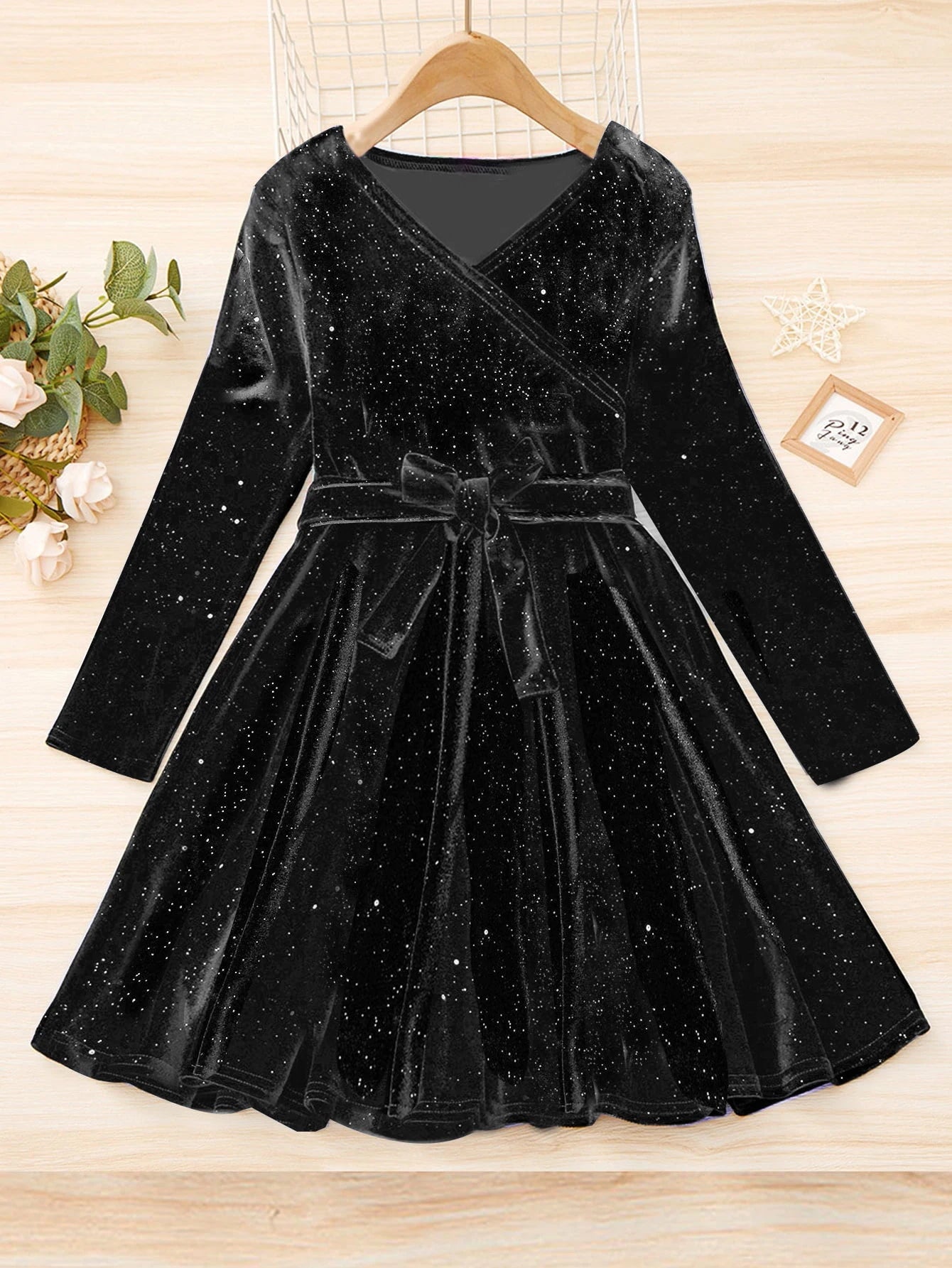 Autumn And Winter Girls Retro V-Neck Long-Sleeved Solid Color Sequined Birthday Party Dress With Belt