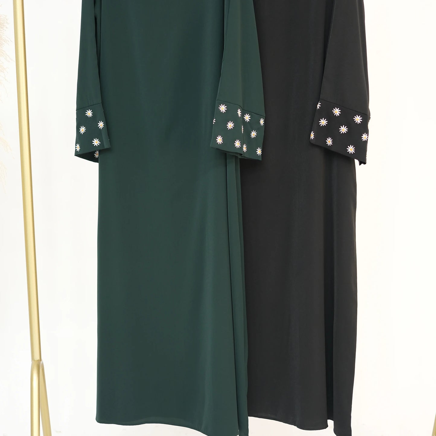 Daisy Embroidered Closed Abaya Muslim Dress Women Loose Islamic Clothing Dubai Turk Gown Modest Kaftan Casual Summer (No Scarf)