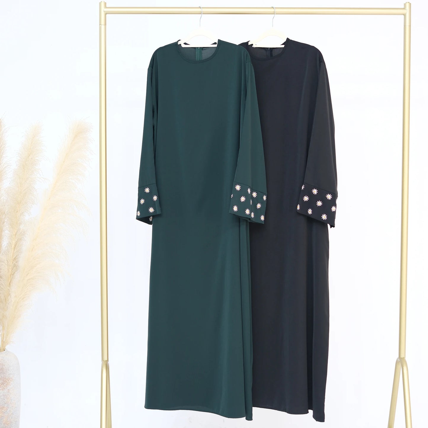 Daisy Embroidered Closed Abaya Muslim Dress Women Loose Islamic Clothing Dubai Turk Gown Modest Kaftan Casual Summer (No Scarf)