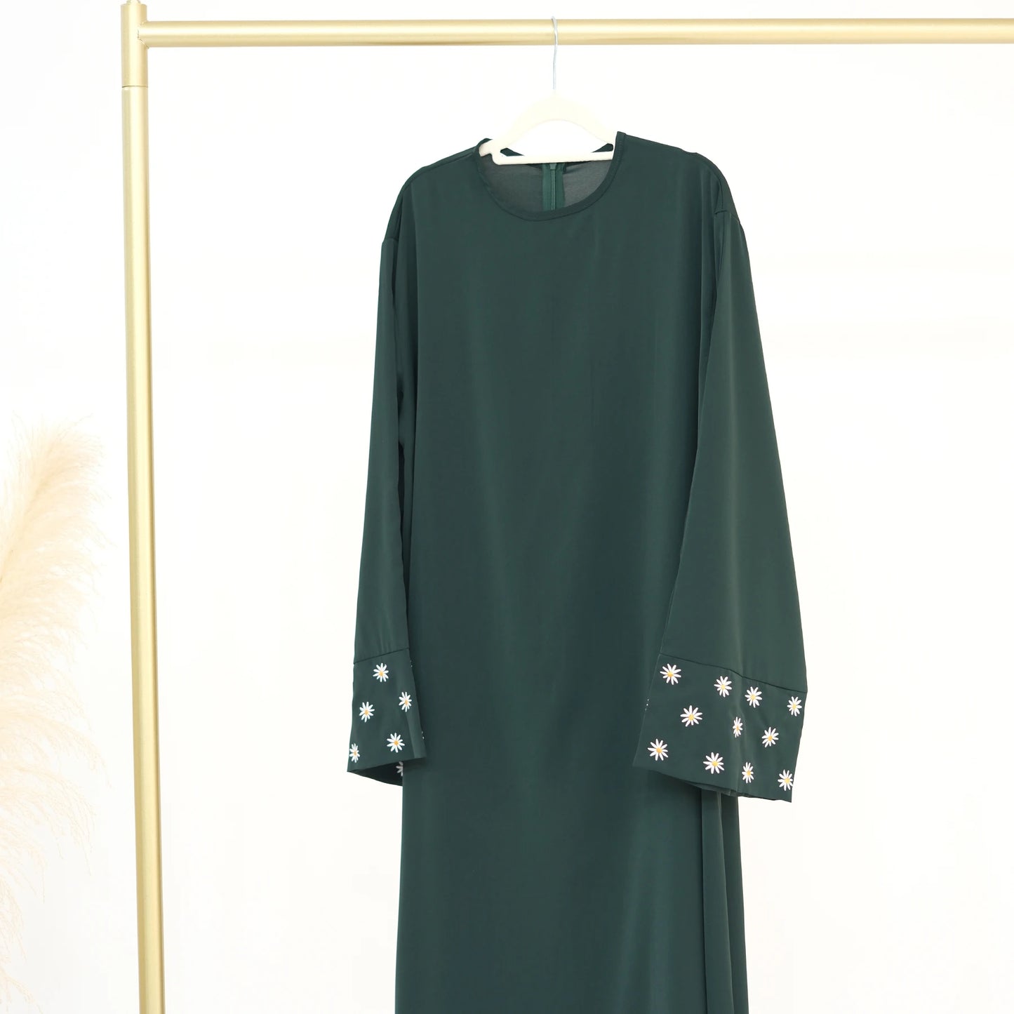 Daisy Embroidered Closed Abaya Muslim Dress Women Loose Islamic Clothing Dubai Turk Gown Modest Kaftan Casual Summer (No Scarf)