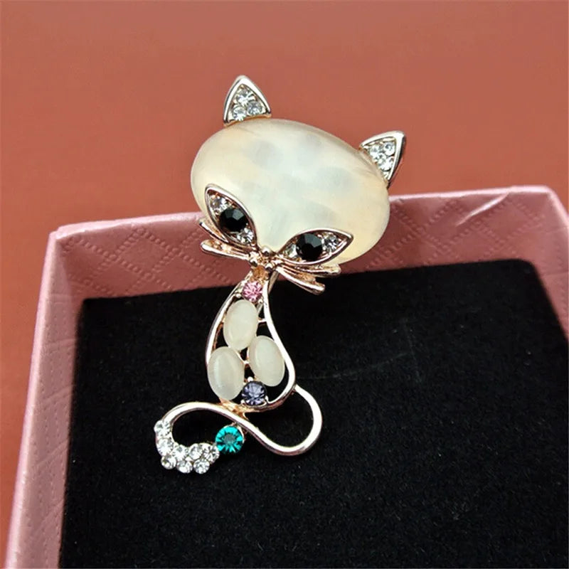 Cute Cat Brooch  Butterfly Rhinestone Women Alloy Animal Pins Crystal Corsage Lapel Pin Collar Button Party Dress Accessories