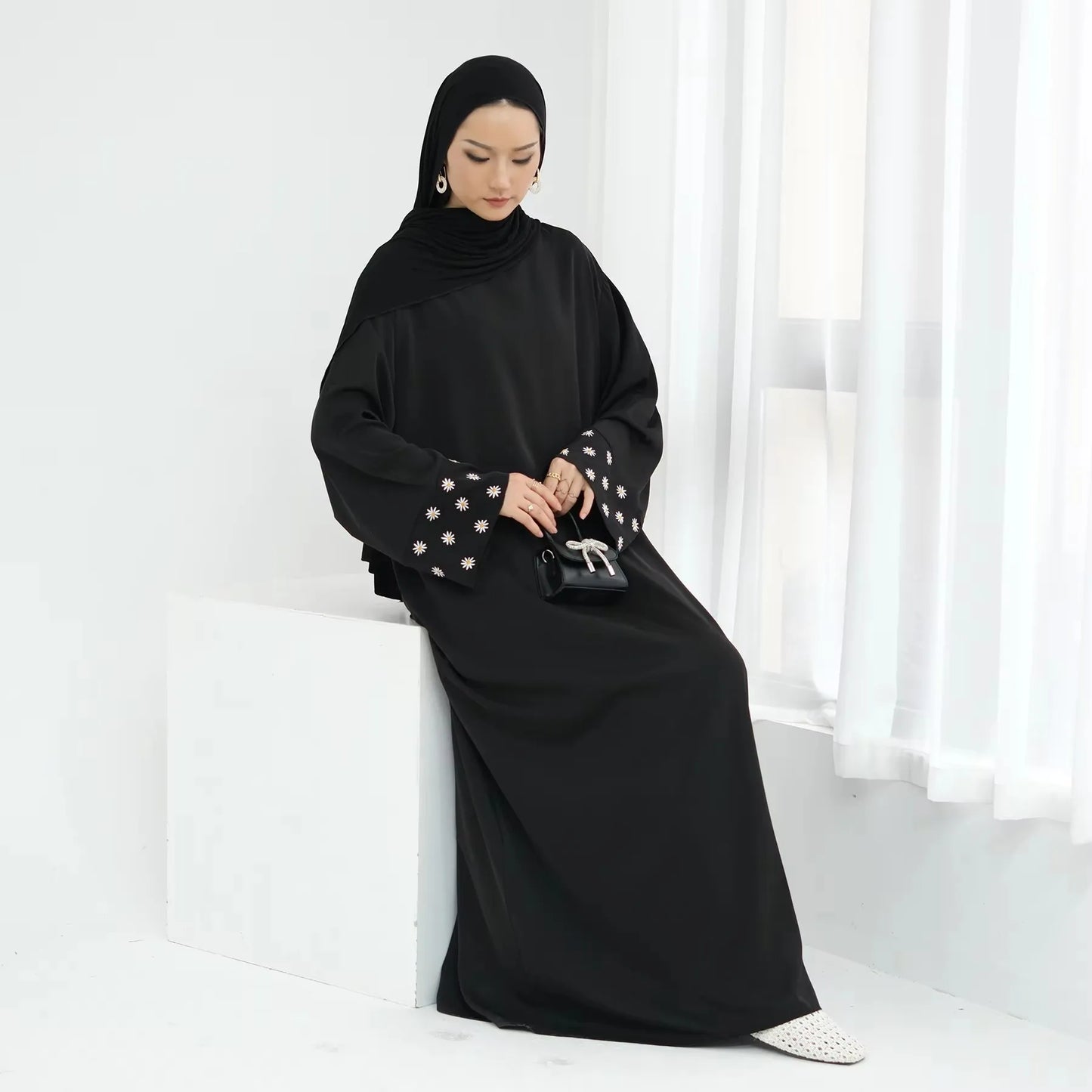 Daisy Embroidered Closed Abaya Muslim Dress Women Loose Islamic Clothing Dubai Turk Gown Modest Kaftan Casual Summer (No Scarf)